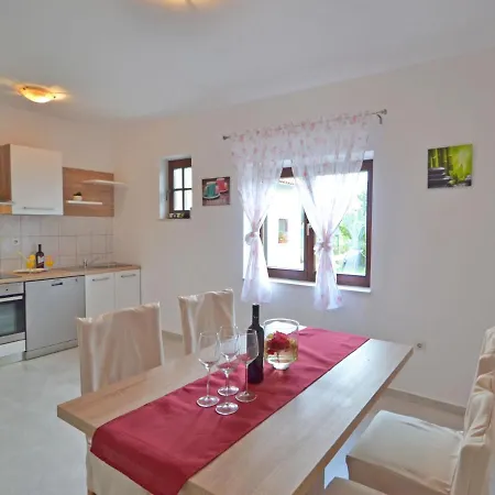 Tuta By Interhome Polaca