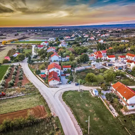 Tuta By Interhome Polaca