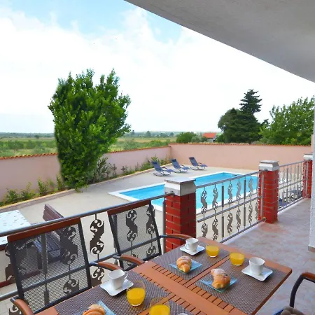 Tuta By Interhome Polaca