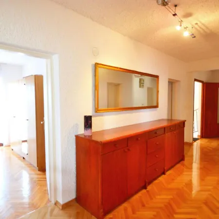 Tuta By Interhome