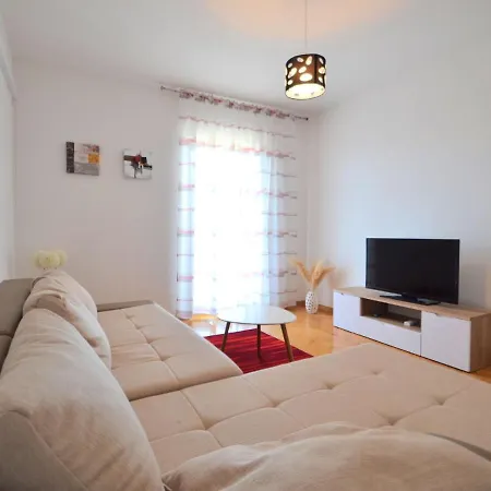 Tuta By Interhome